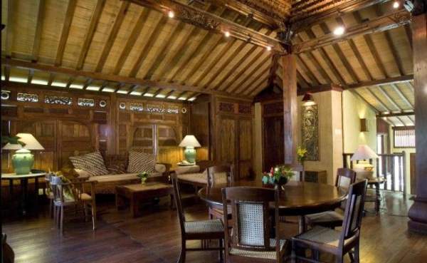 Interior rumah Jawa sederhana