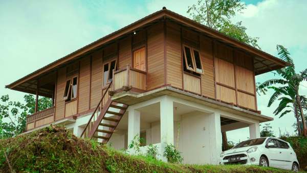 Rumah Kayu Bergaya Modern Kontemporer